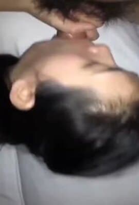 楼下的小少妇老公经常不在家