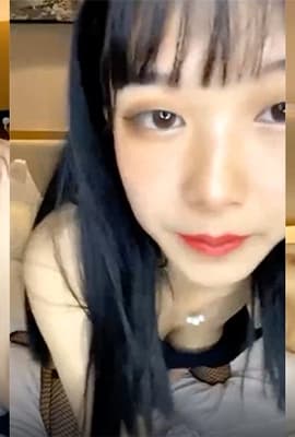 【橘子味的猫】卖弄风骚，揉搓阴蒂，手指插入小骚穴，口交后啪啪