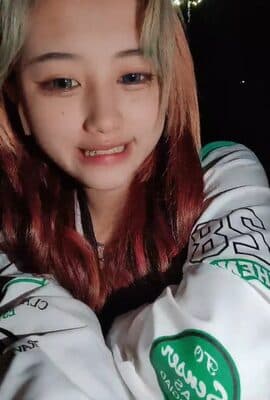 小狐狸主播 酱静 漂亮社会纹身小美女户外 回酒店直播大秀，小