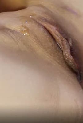 无毛骚逼让我摩擦喷浆哦