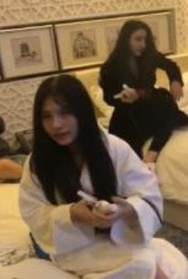 【网曝门事件】最近火爆朋友圈600分女孩淫乱群P不雅视频流出挑战更强极限聊天记录15P高清无水印完整版