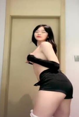 气质美女长发高挑身材露脸跳热舞诱惑粉红穴1的!