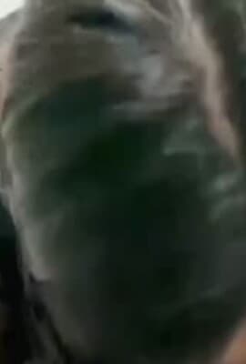性感黑丝女郎自慰后被情人大屌插入