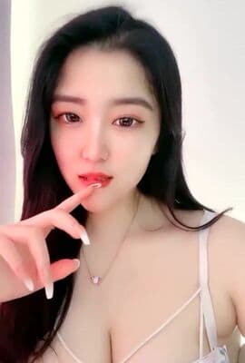 超美爆乳尤物这奶子真劲爆正点巨乳满屏都是白花花的嫩肉好想舔一舔2.