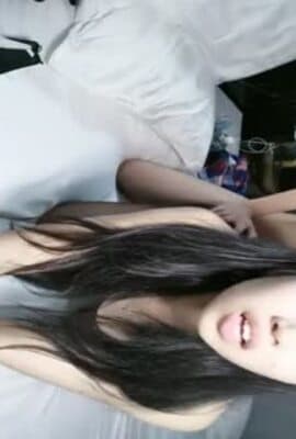 2#炮机大黑牛伺候小少妇蒙上眼睛自慰_，穿上开档黑丝口交_，翘起极品美臀对着镜头_，扶腰后入操的直叫受不了