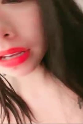 苗窕贫乳欲女掰穴玩弄多毛骚穴自慰2